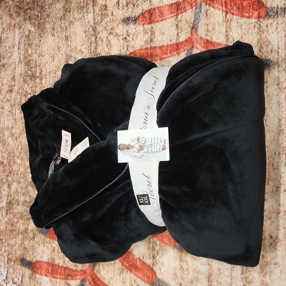PINK Victoria's Secret Other - NWT Victoria Secrets Robe